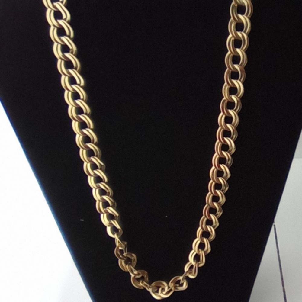 Gold Tone Fashion Link Necklace. 20"